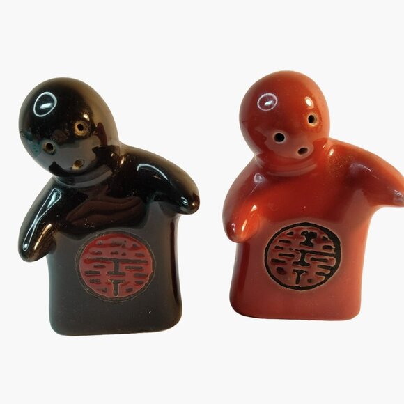 Hugging Salt Pepper Shakers Black Red Embracing Hugging Japanese Ying Yang Asia - Picture 2 of 16